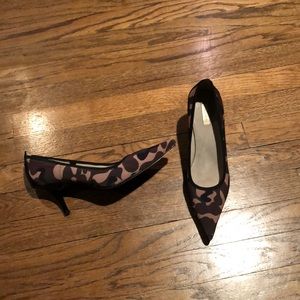 Tahari Dottie pumps-camo